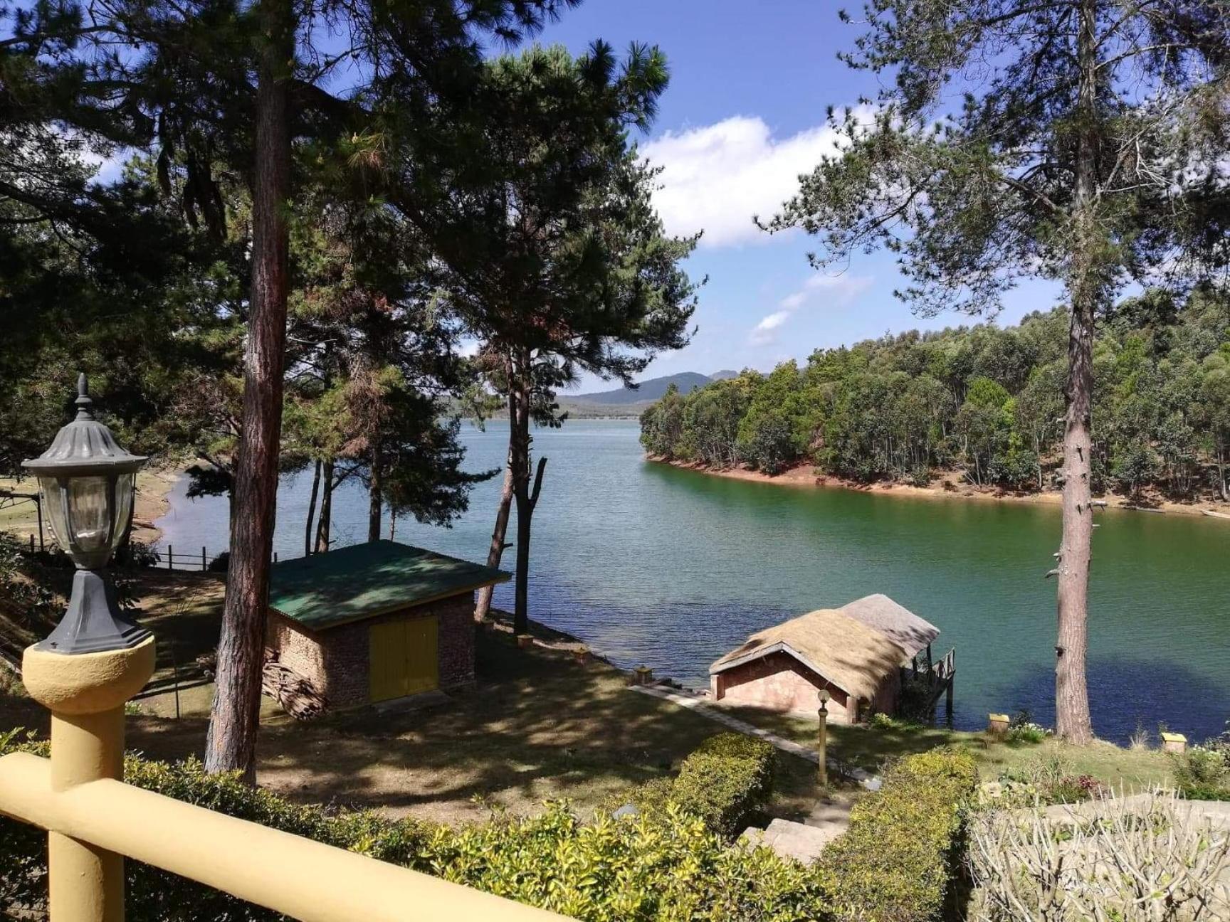Le Chateau Du Lac De Mantasoa 外观 照片
