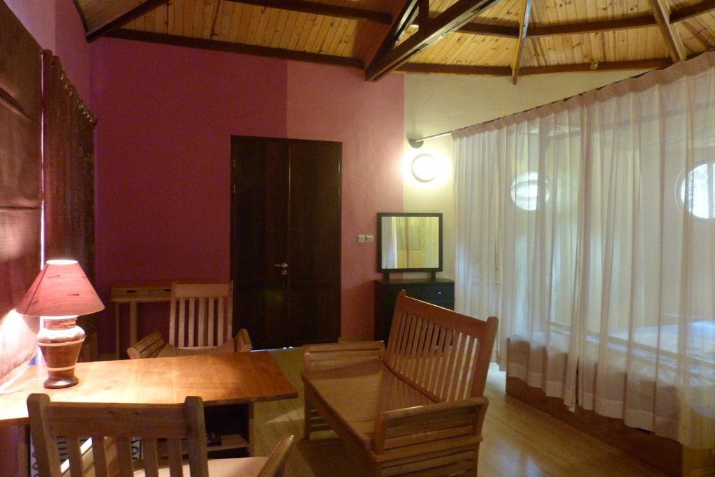 Le Chateau Du Lac De Mantasoa 外观 照片